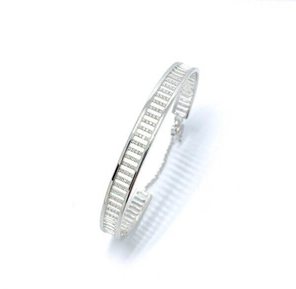18ct White Gold and Diamond Dentelle Bangle