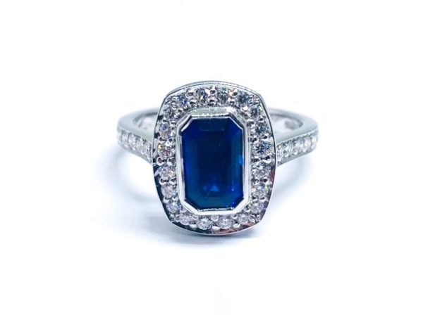 18ct White Gold Sapphire & Diamond Cluster Ring