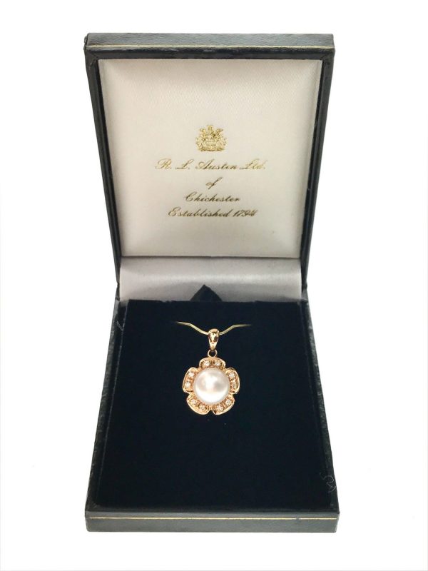 Diamond & Pearl 9ct Gold Pendant