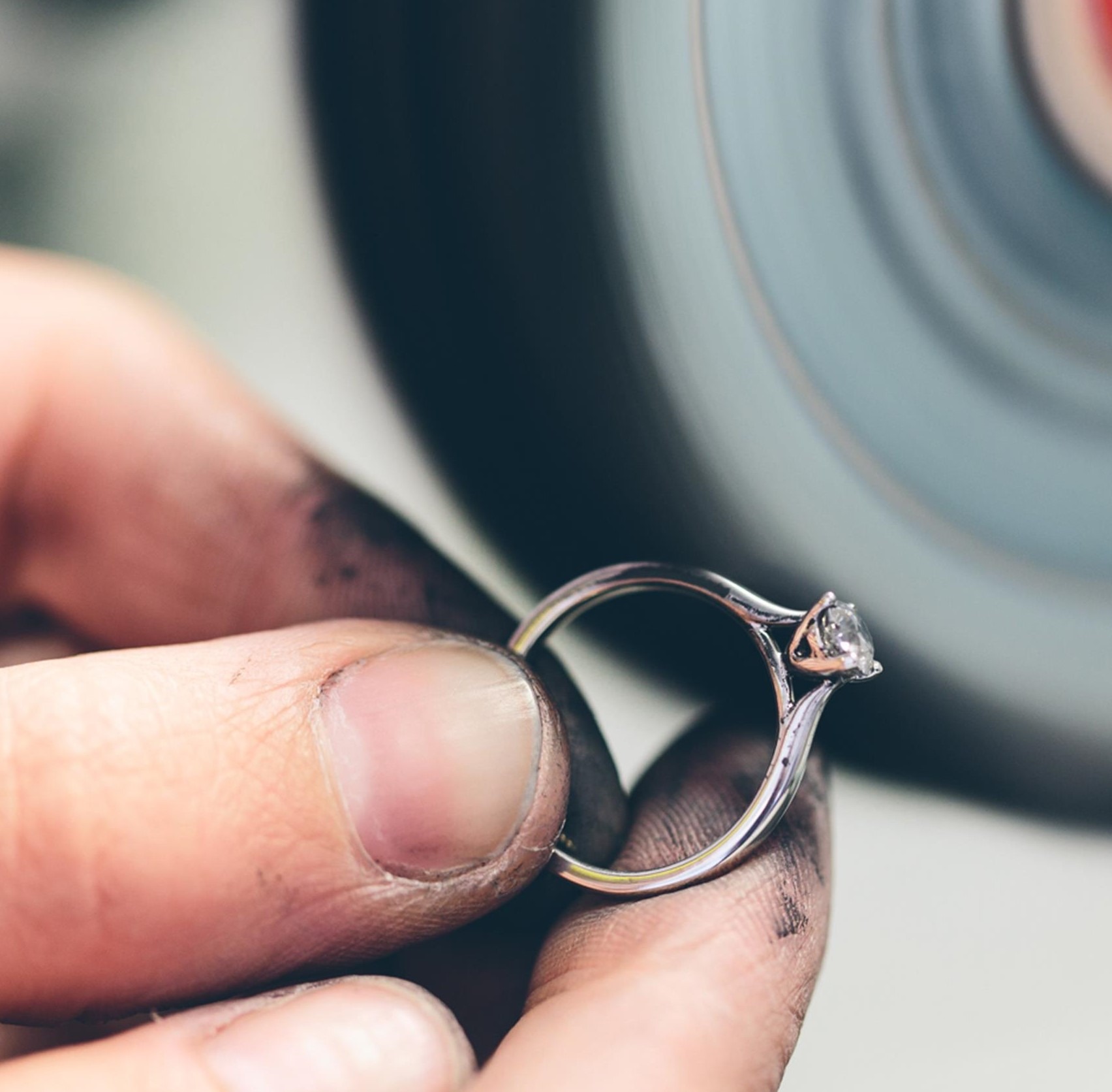 The Cost of Dipping a Ring in White Gold in the UK - Elite Luxury Gold  Plating
